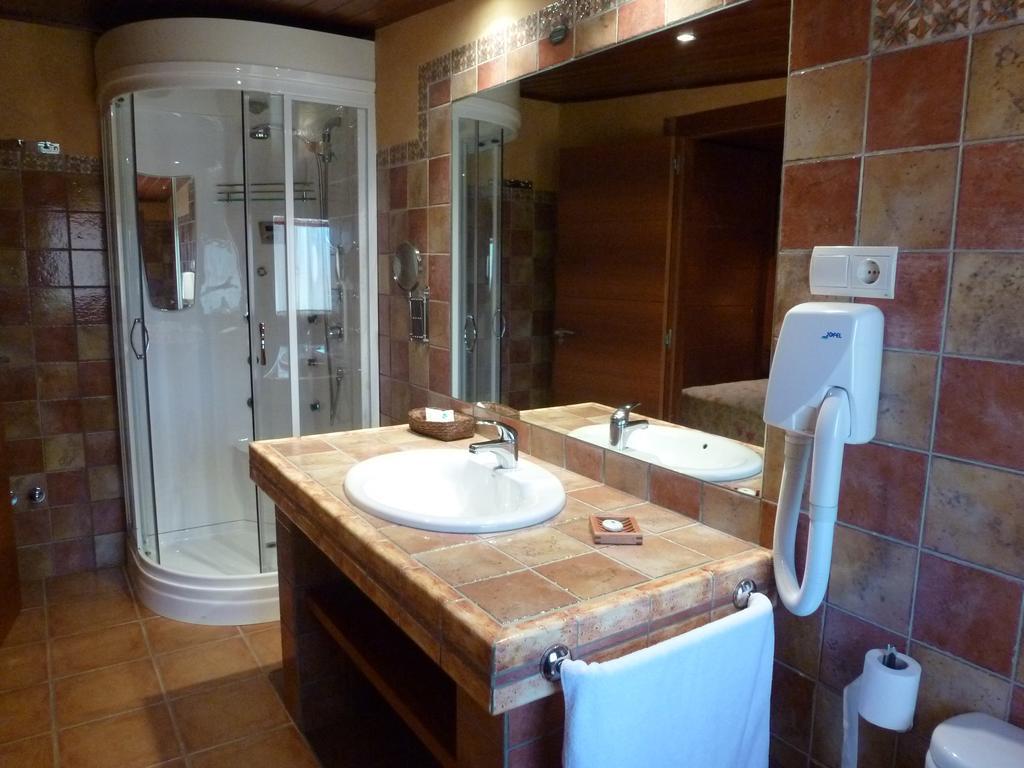 Hotel H Con Encanto Binéfar Стая снимка