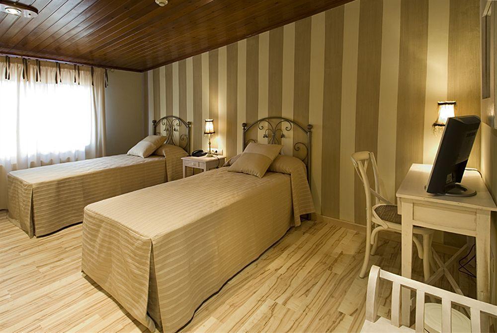 Hotel H Con Encanto Binéfar Екстериор снимка